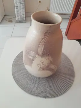 Joli grand vase en bon état.