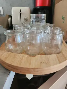 lot de petits pots en verre