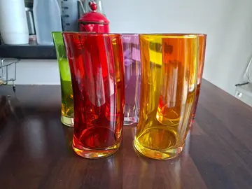 Verres hauts colorés