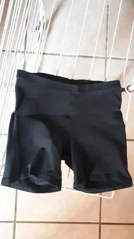 Short noir