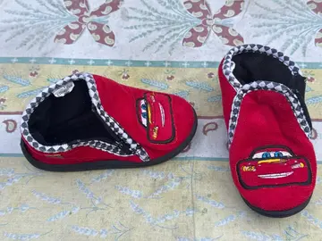 chaussons enfants Disney cars pointure 22