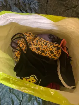 sac vêtements et chaussures