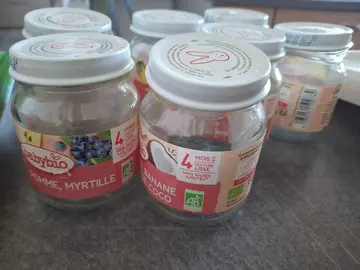 petits pots vides taille bebe
