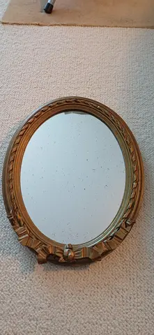 Deux petits miroirs décoratifs