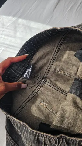 Pantalon jean de couleur noire