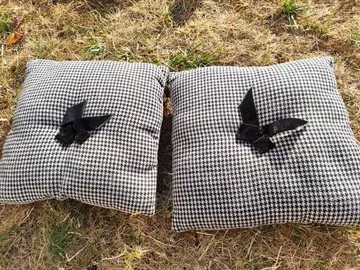 lot coussin noir et blanc