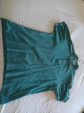 2 polo Lacoste, manche courte taille 5 et manche longue taille 6