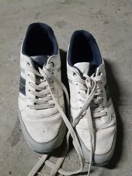 3 paires de baskets taille 42