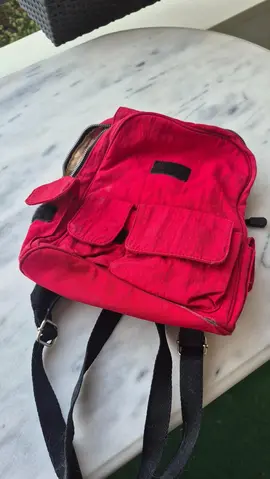 petit sac à dos rouge en état