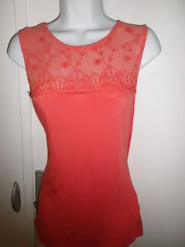 Haut orange dentelle devant