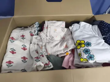 carton de vêtements fille 18 mois mi saison