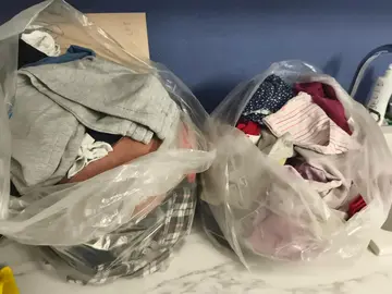 2 gros sacs de vêtements fille mi saison 5-6 ans