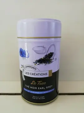 Boîte en métal cylindrique vide
