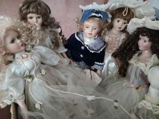 Lot de poupées anciennes