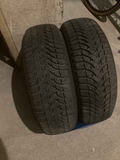 2 pneu hiver Michelin C3 1ere génération