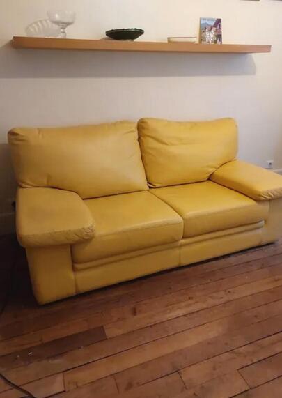 Canapé en cuir jaune