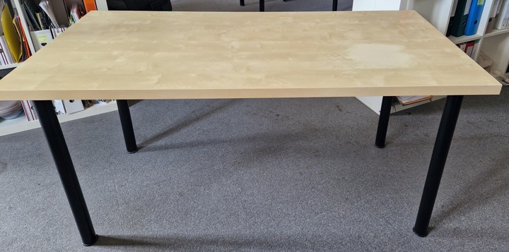 9 tables de bureau en bois (pieds démontables)