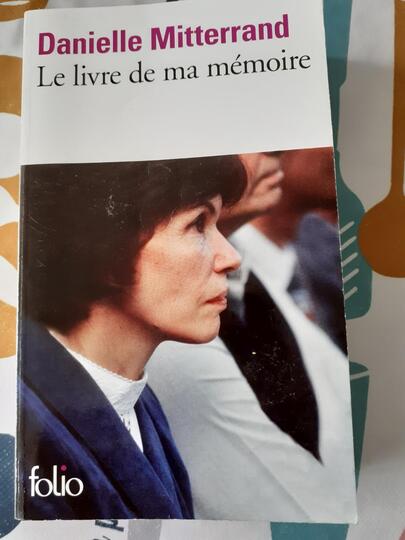 Livre "Danielle Mitterrand "