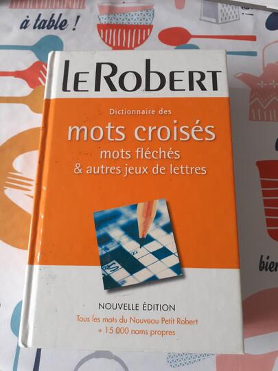 Livre " Dictionnaire des lots croisées-fléchés-jeux " 2006