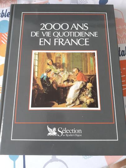 Livre " 2000 ans de vie quotidienne en France "