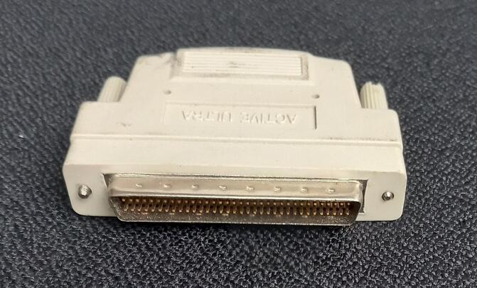 Terminateur SCSI3 (UtraWide, 68 pin)